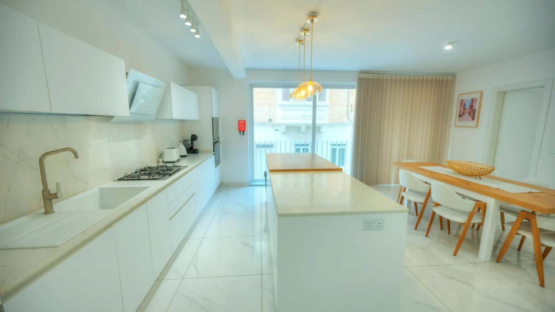 Stylish & Large 2 Bedroom With Internal Yard Dcut1-1 Sliema 0*,  Malta